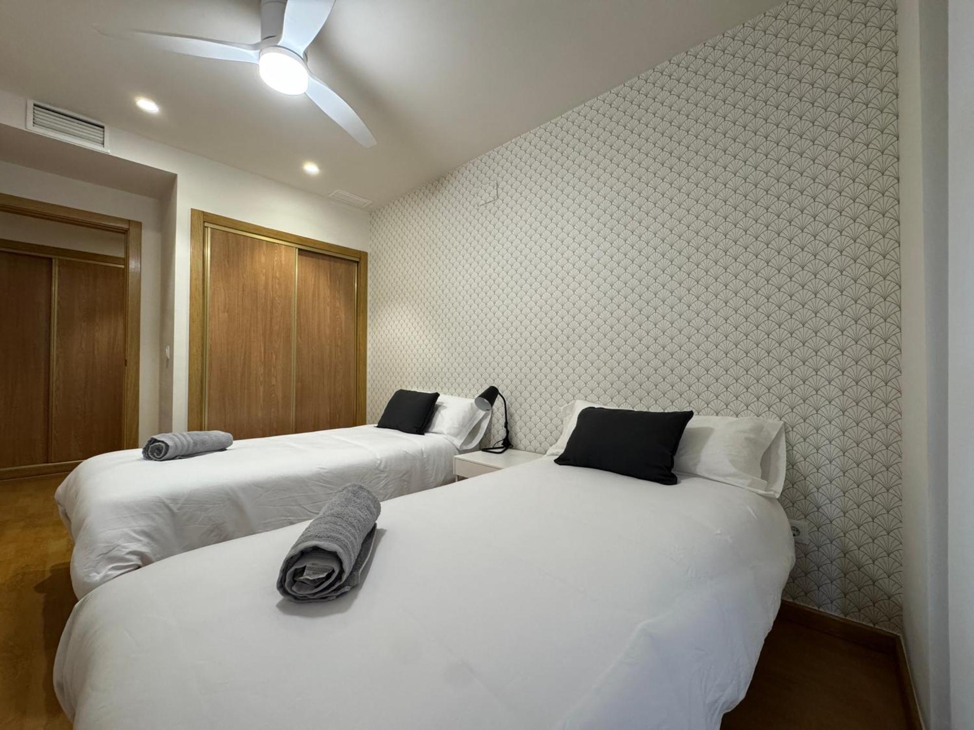 Wonderful Next To The Hall Alicante