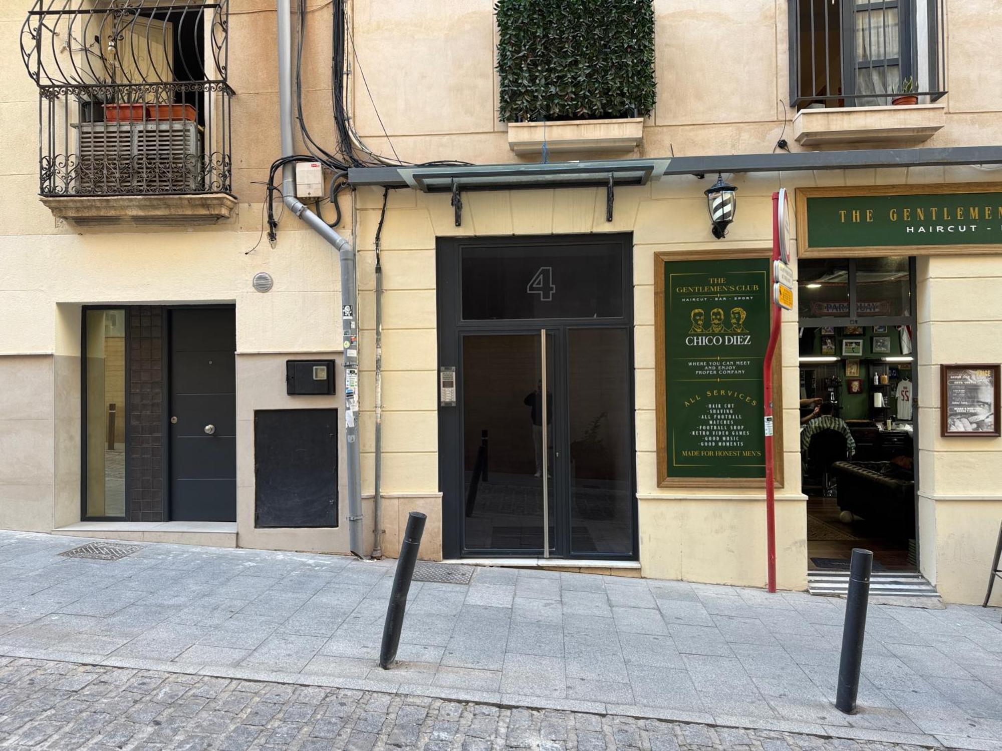 Wonderful Next To The Hall Apartment *