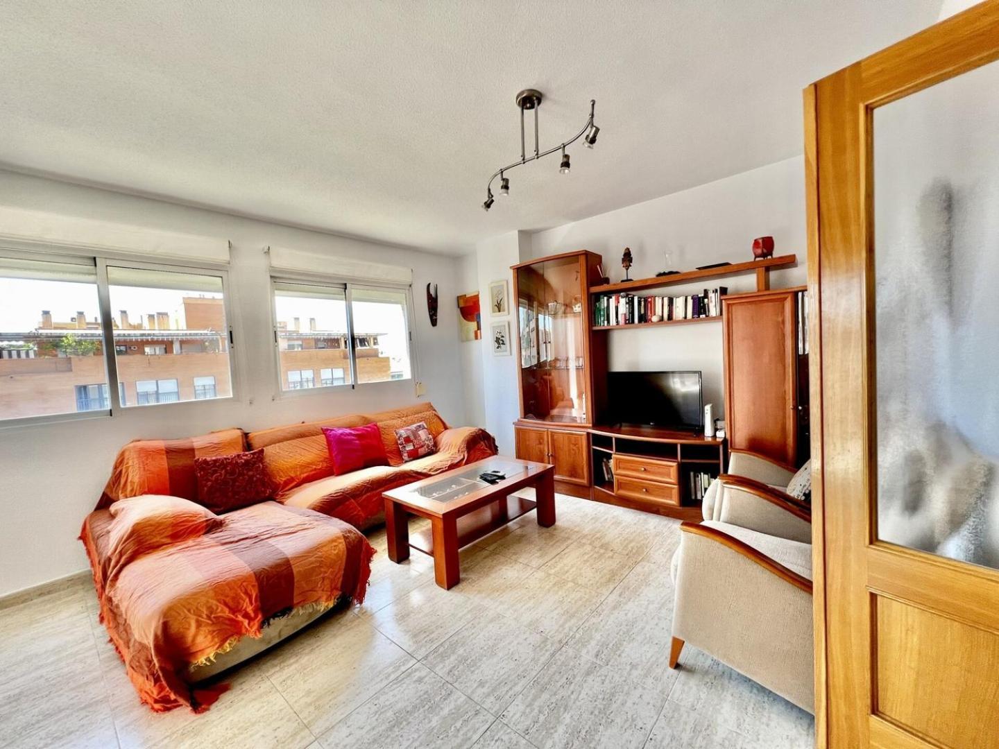 Spacious Near Plaza America