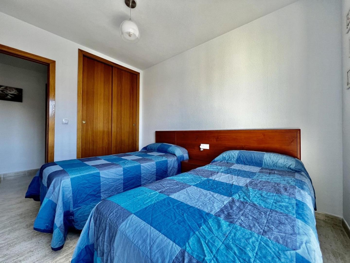 Spacious Near Plaza America Apartment Alicante