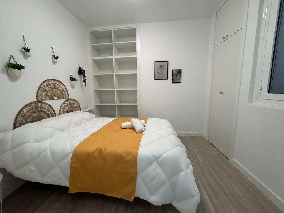 Santa Faz Aire Acondicionado En 3 Bedrooms Apartamento *