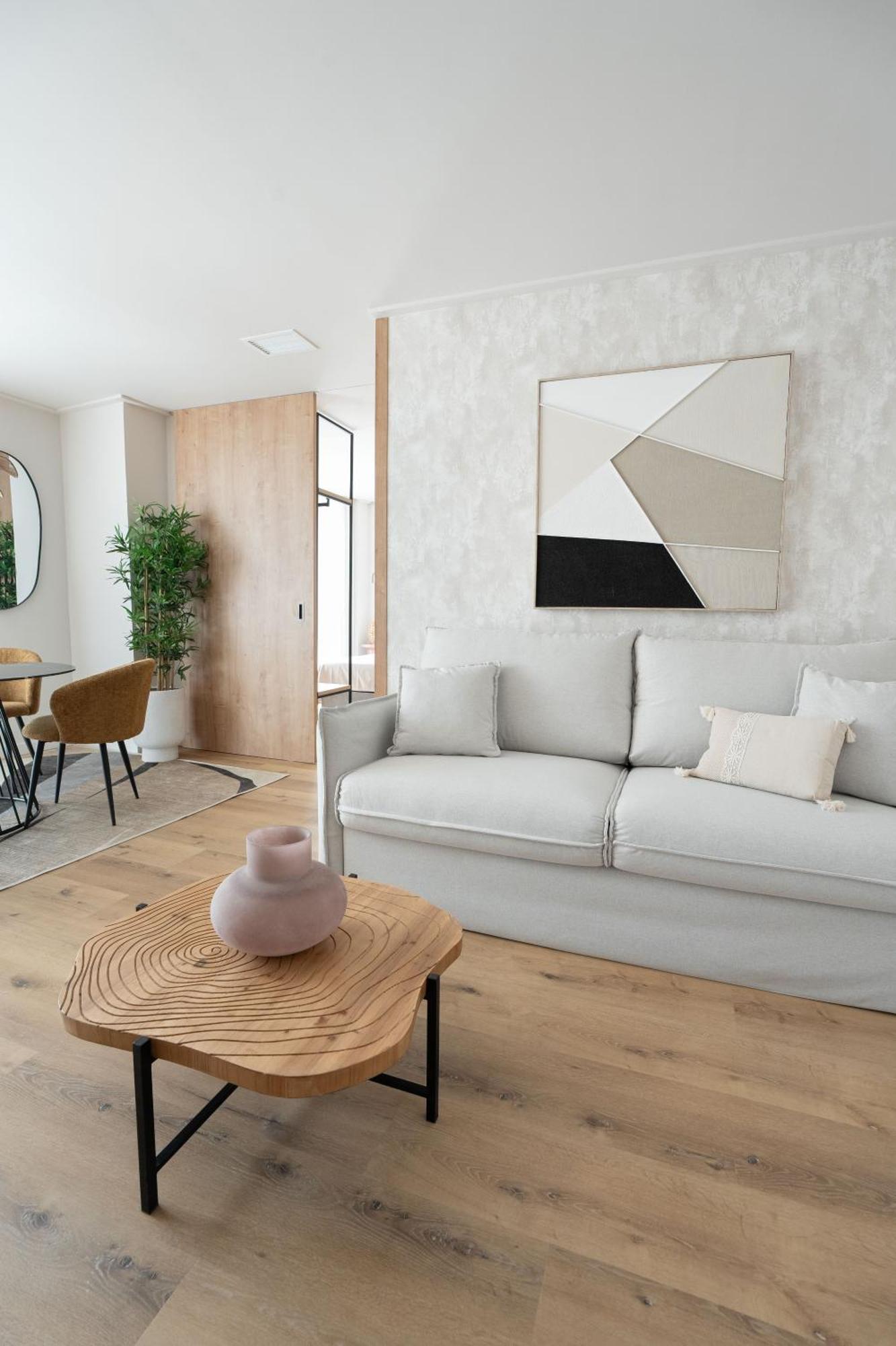 Apartment Monumental By Manlia