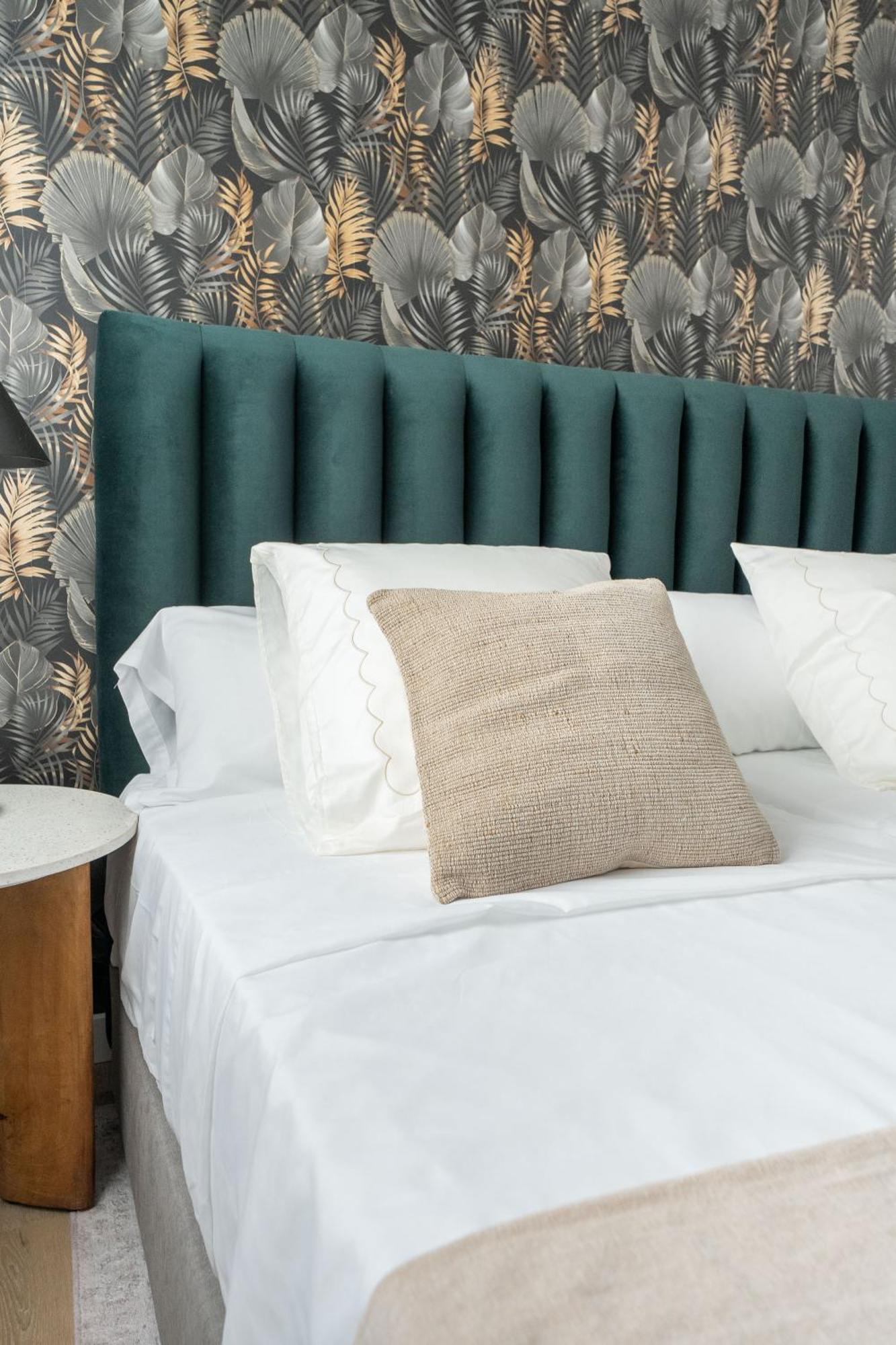 Apartment Monumental By Manlia
