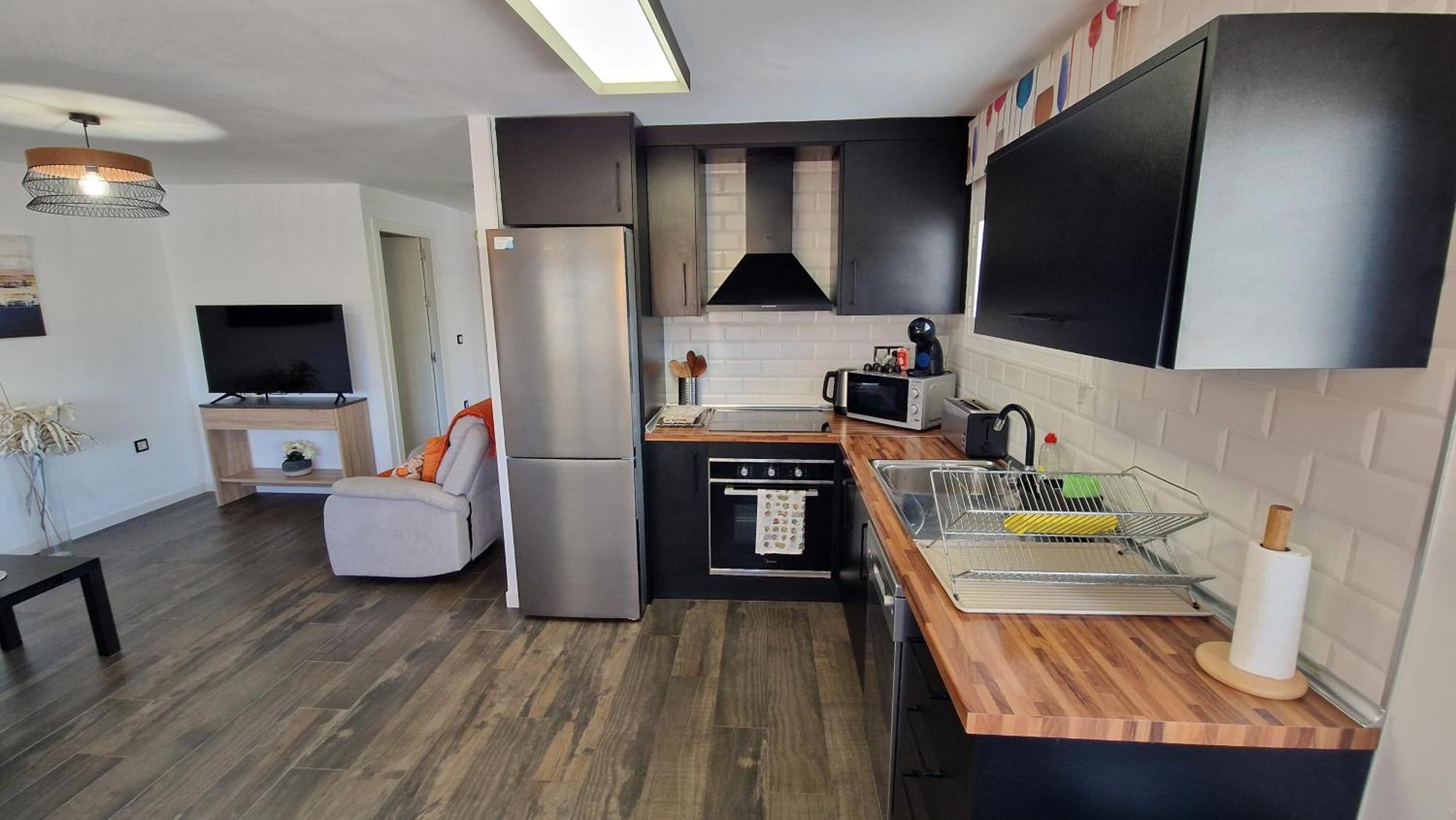 Stylish & Fully Furnished 3 Bedrooms Flat -4 Min Walk To Beautiful