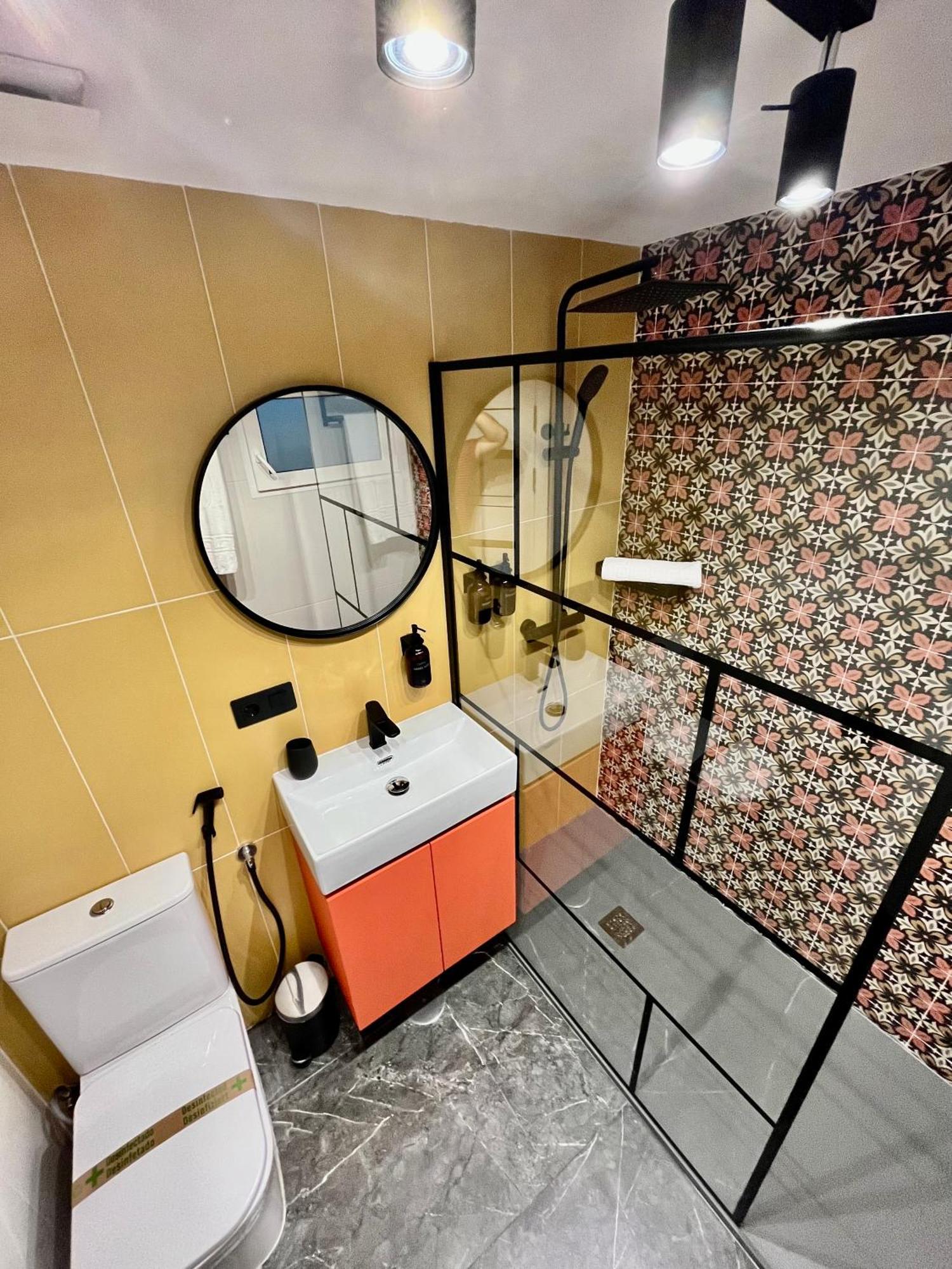 Huoneisto Parking & Patio, Design Centro *