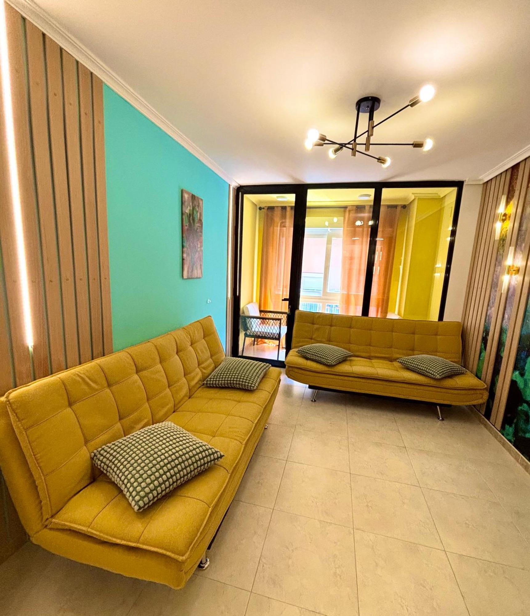 Huoneisto Parking & Patio, Design Centro *