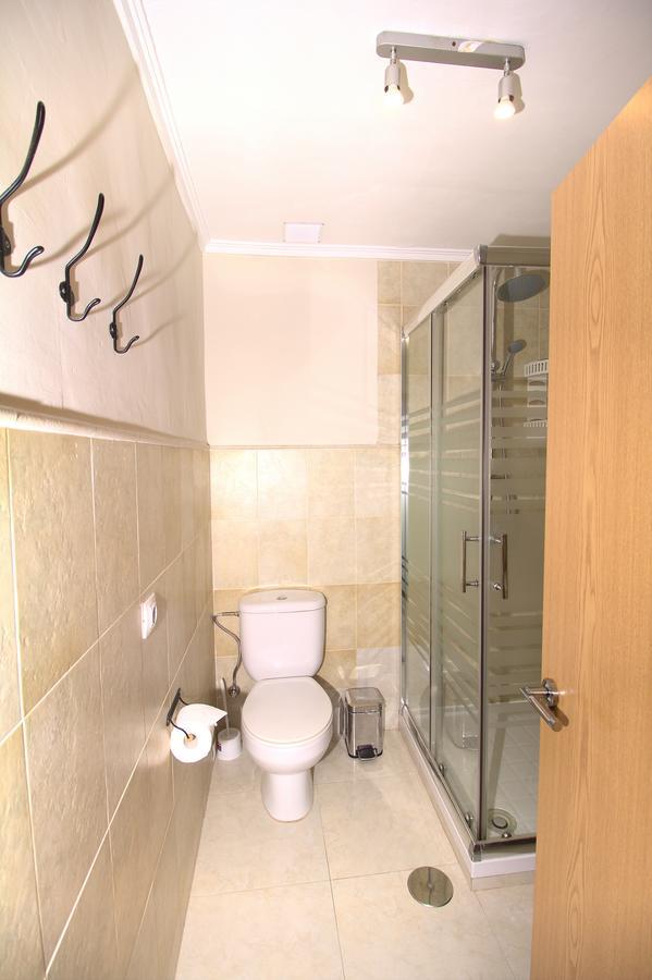 With Private Bathroom And Balcony Nearby The Mercado Central, Center And Beach *