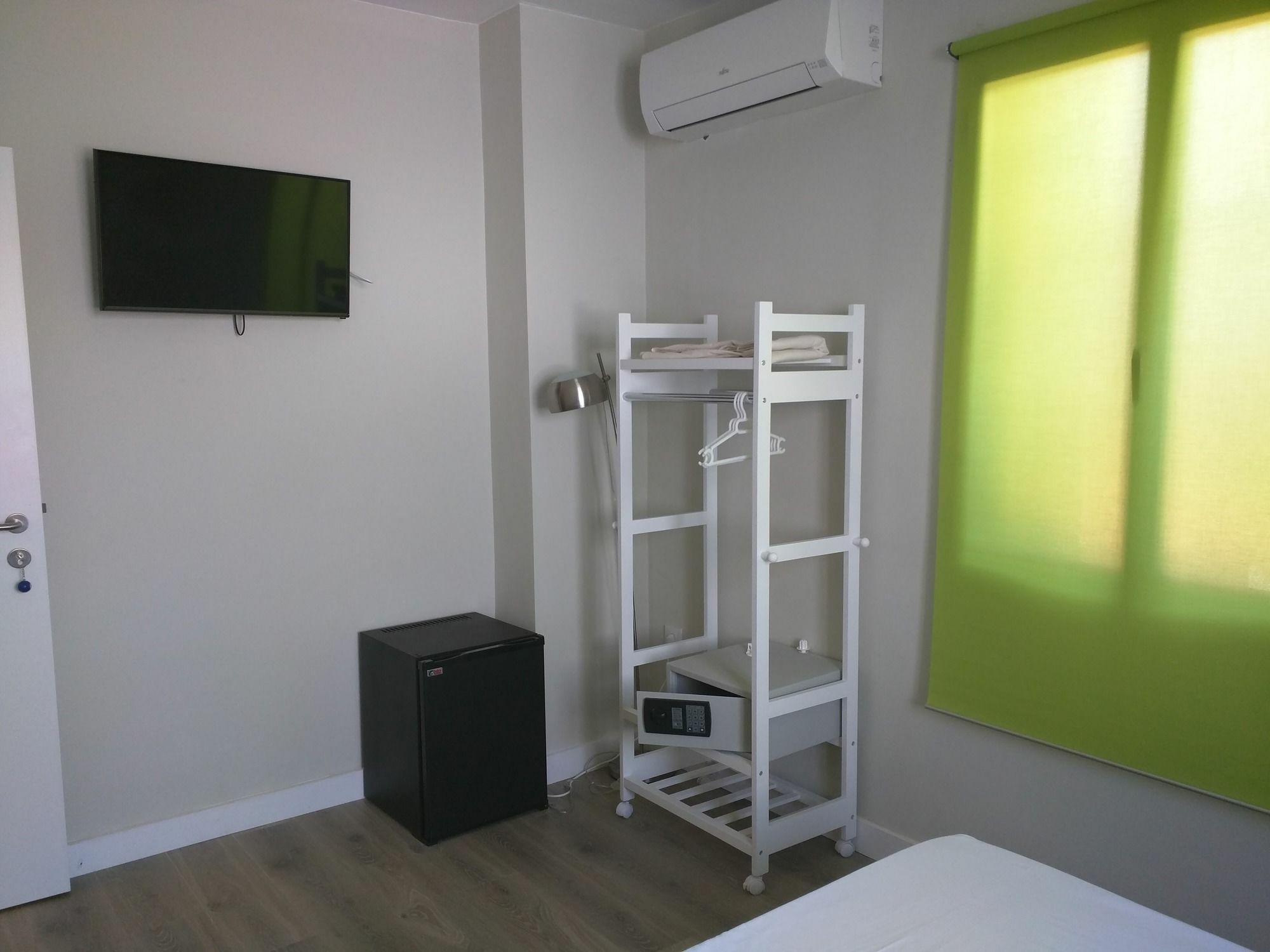 Nwt Paradise Urban Albergue