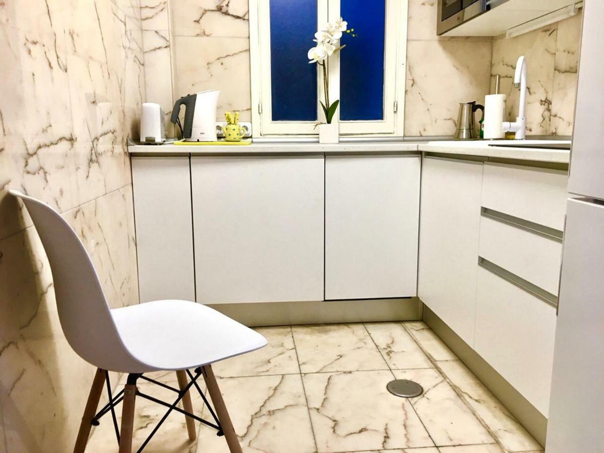 Juan Bautist Lafora, 2, Appartement