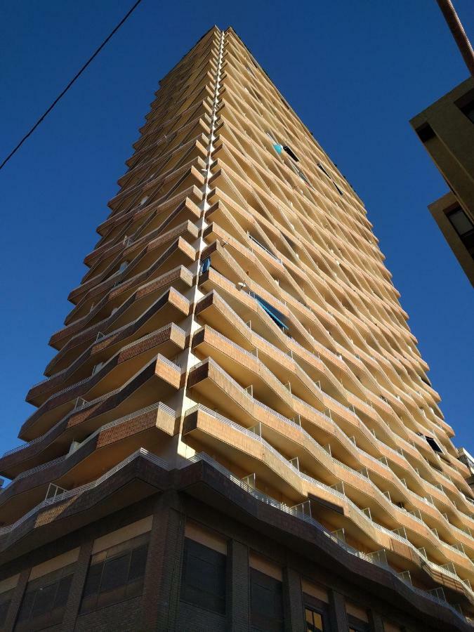 Charming Downtown Skyscrapper *