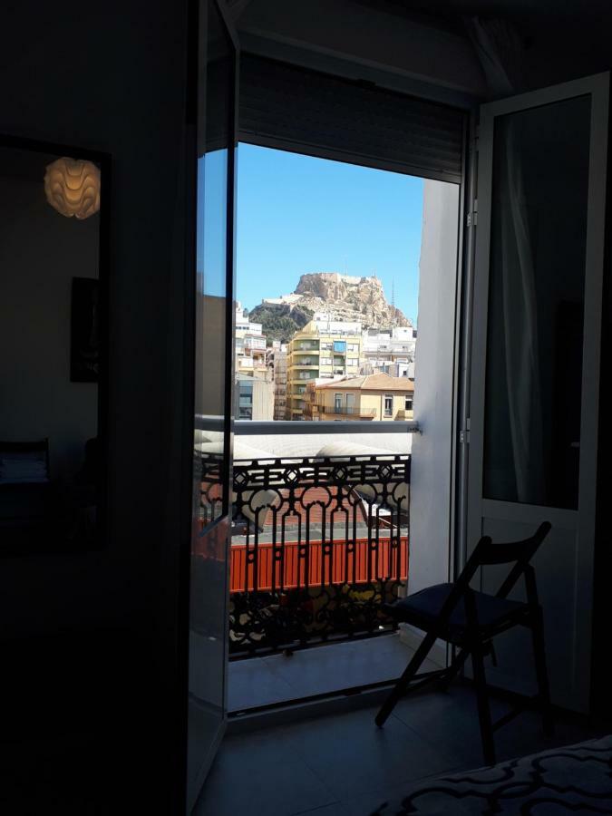 With Private Bathroom And Balcony Nearby The Mercado Central, Center And Beach *
