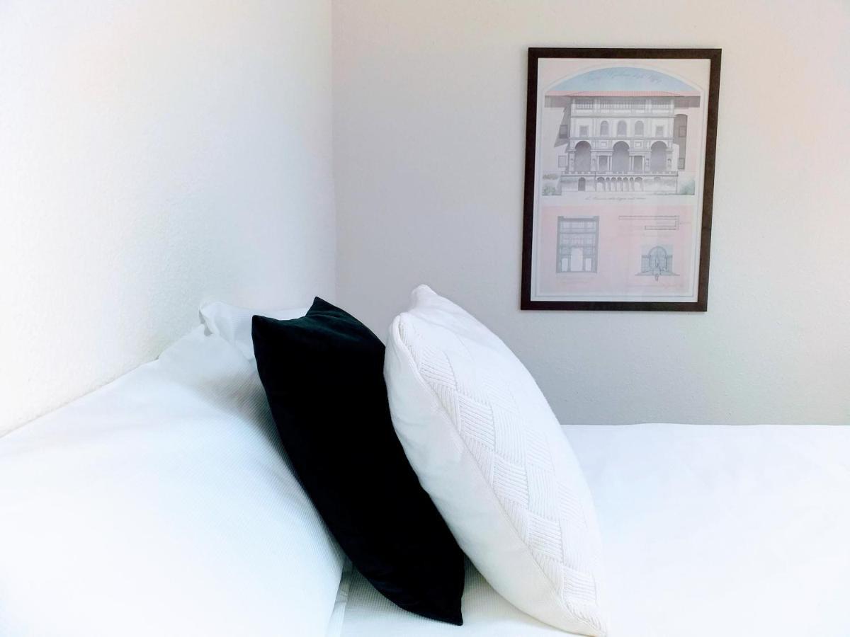 Large With Large And Sunny Terrace - Garden & Outdoor Gym , Center Apartment *
