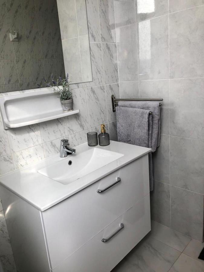 Apartment Big With Unique Patio Near Santa Barbara Castle *