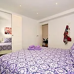 Amazing 3bd apt. Beach&center + parking
