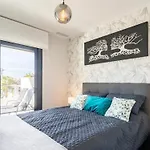 Sea Breeze Apartment
