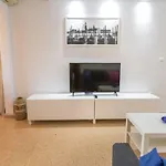 Nations Apartment - Sauna y piscina climatizada