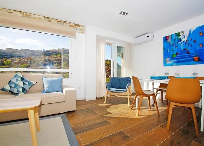 Amazing 3bd apt. Beach&center + parking