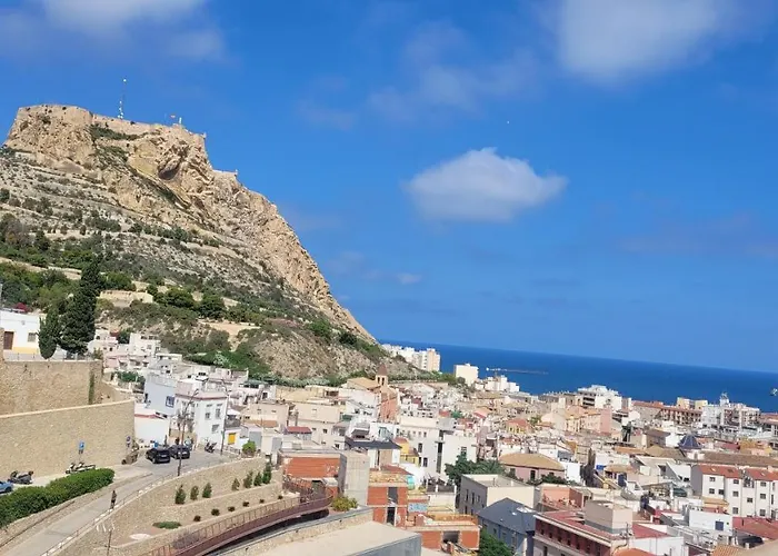 Corazón de Alicante con vistas al mar y al castillo