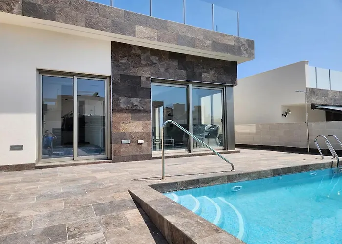 Fee4Me Villa, Pool, Roofterrace & Relax