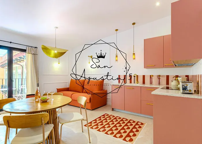 Apartment With Exceptional Charm In Historic Center Of Alicante