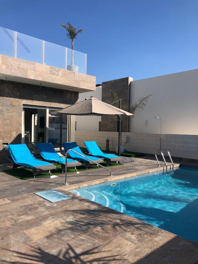 Luxury 4 Bed Private With Option Of Heated Pool In Villamartin * Alicante