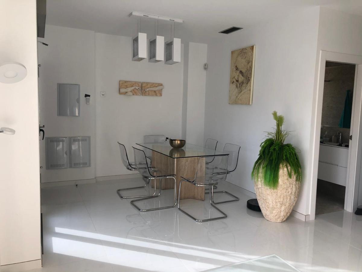Luxury 4 Bed Private With Option Of Heated Pool In Villamartin Alicante