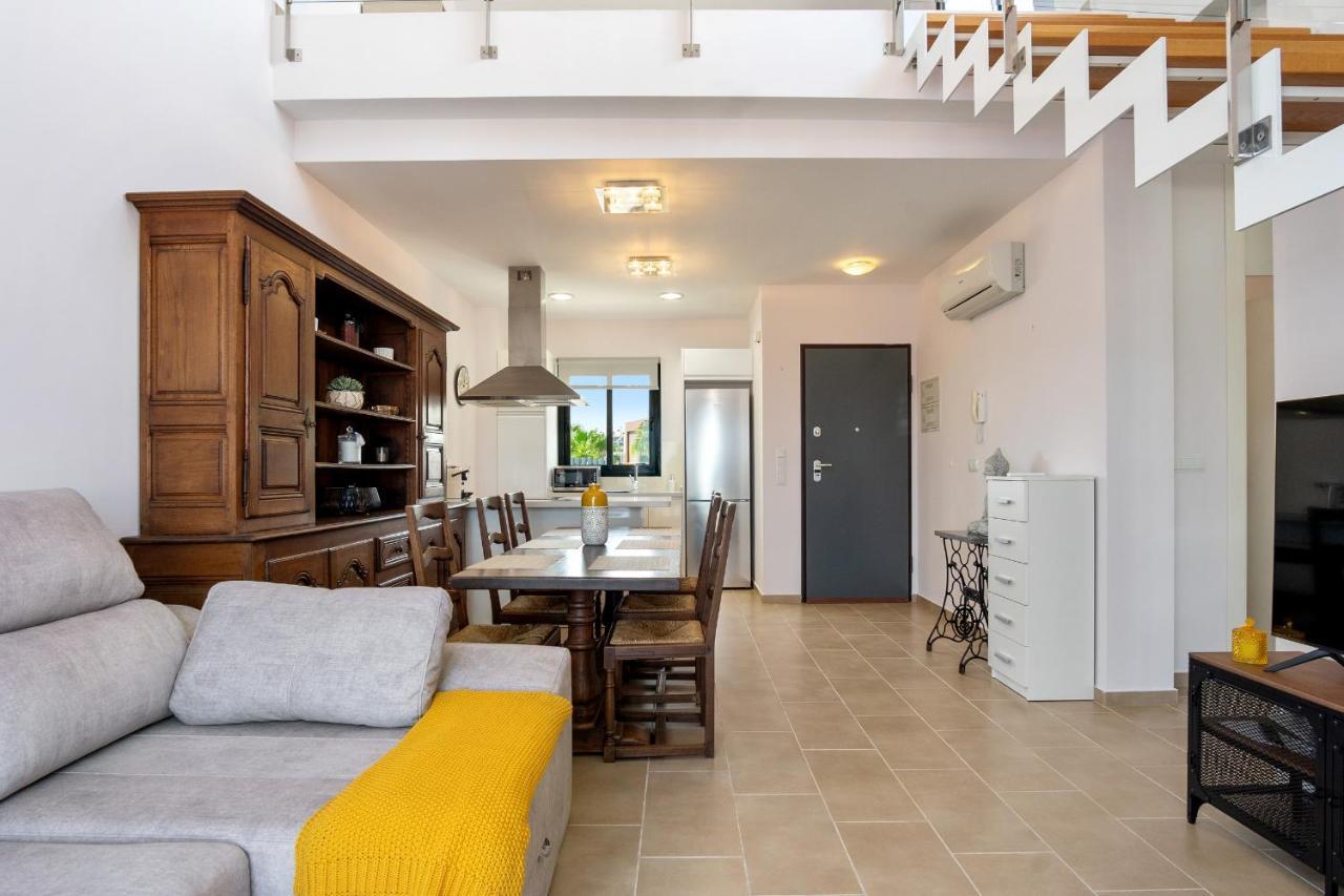 Huoneisto Cb Living - Cosy Loft With Terrace, Villamartin Alicante