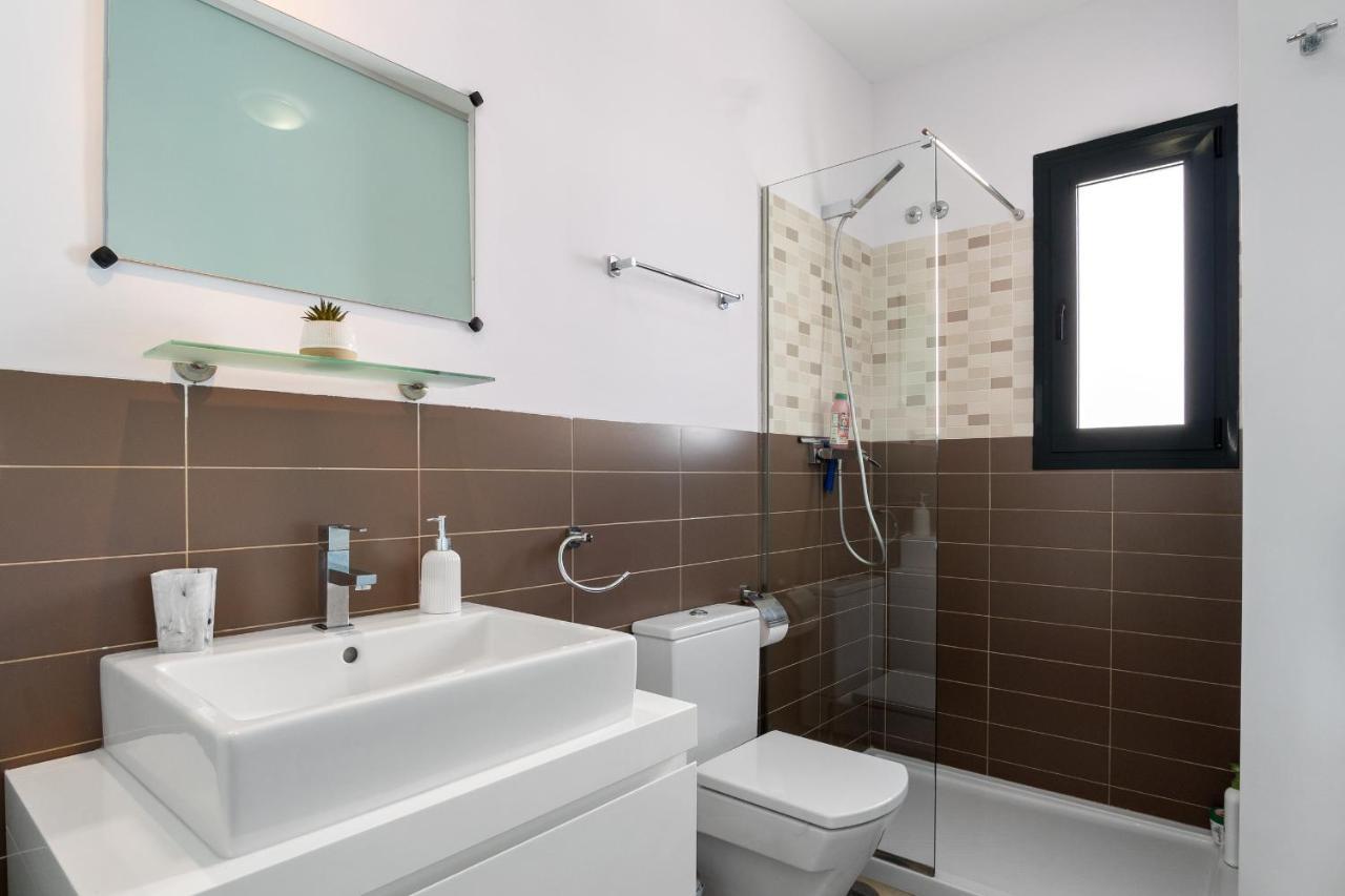 Huoneisto Cb Living - Cosy Loft With Terrace, Villamartin Alicante