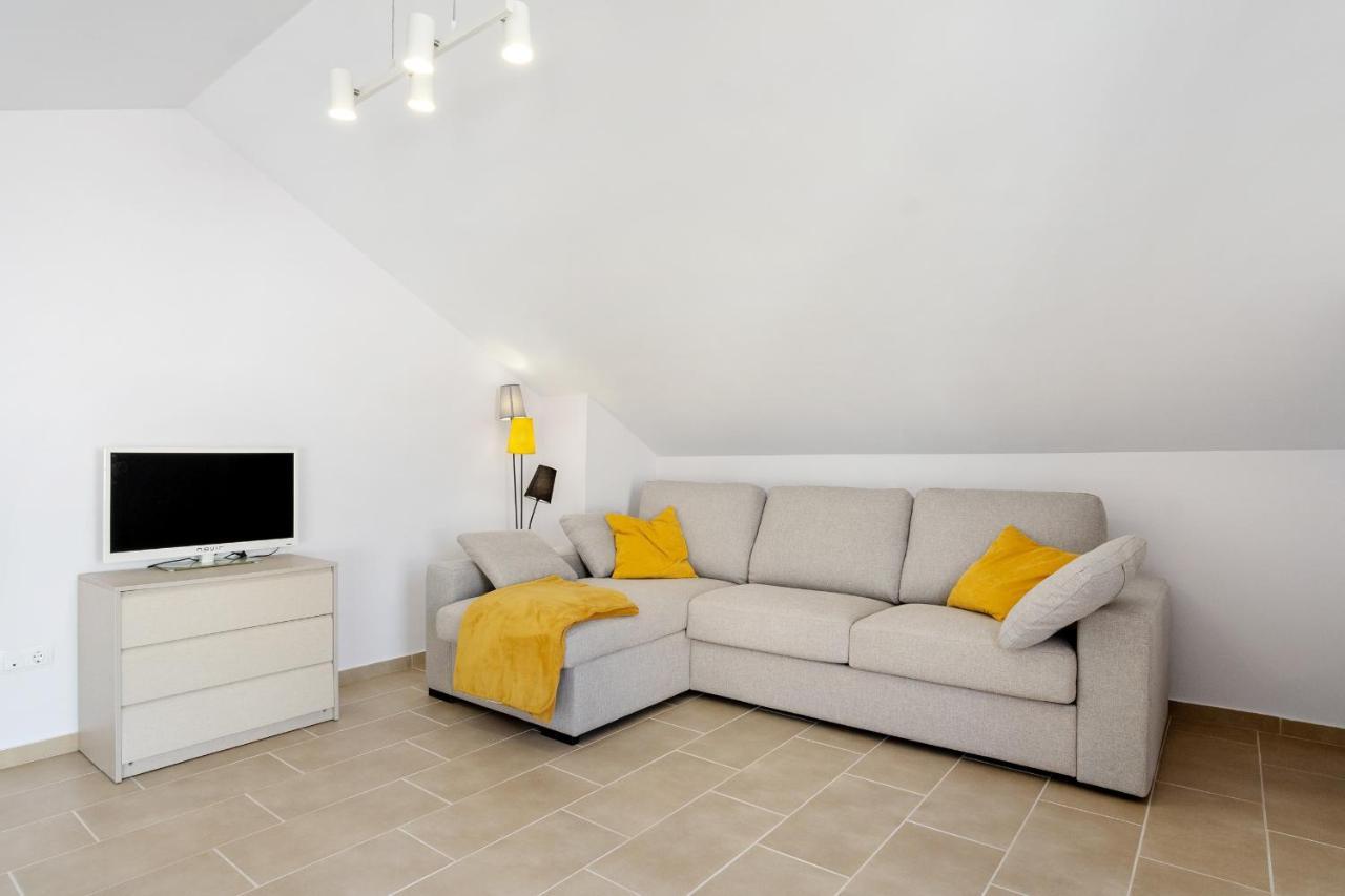 Huoneisto Cb Living - Cosy Loft With Terrace, Villamartin *