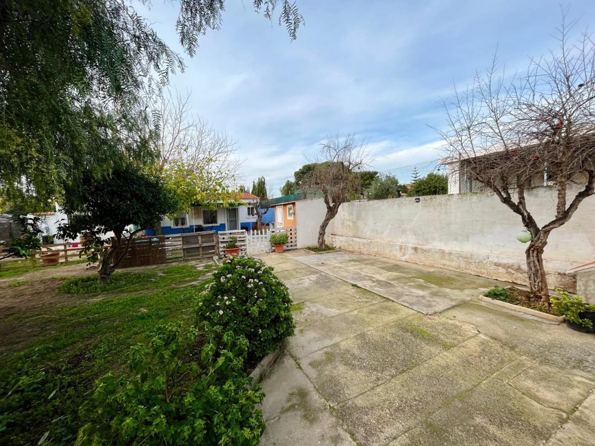 Estudio Adosado Acogedor Con Jardin, Barbacoa Y Parking Privado Vakantiehuis