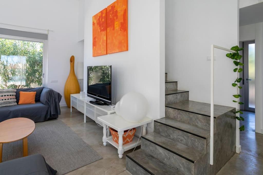 Paloma With Private Pool, Located 350m To The Sea And Tram Station! Alicante