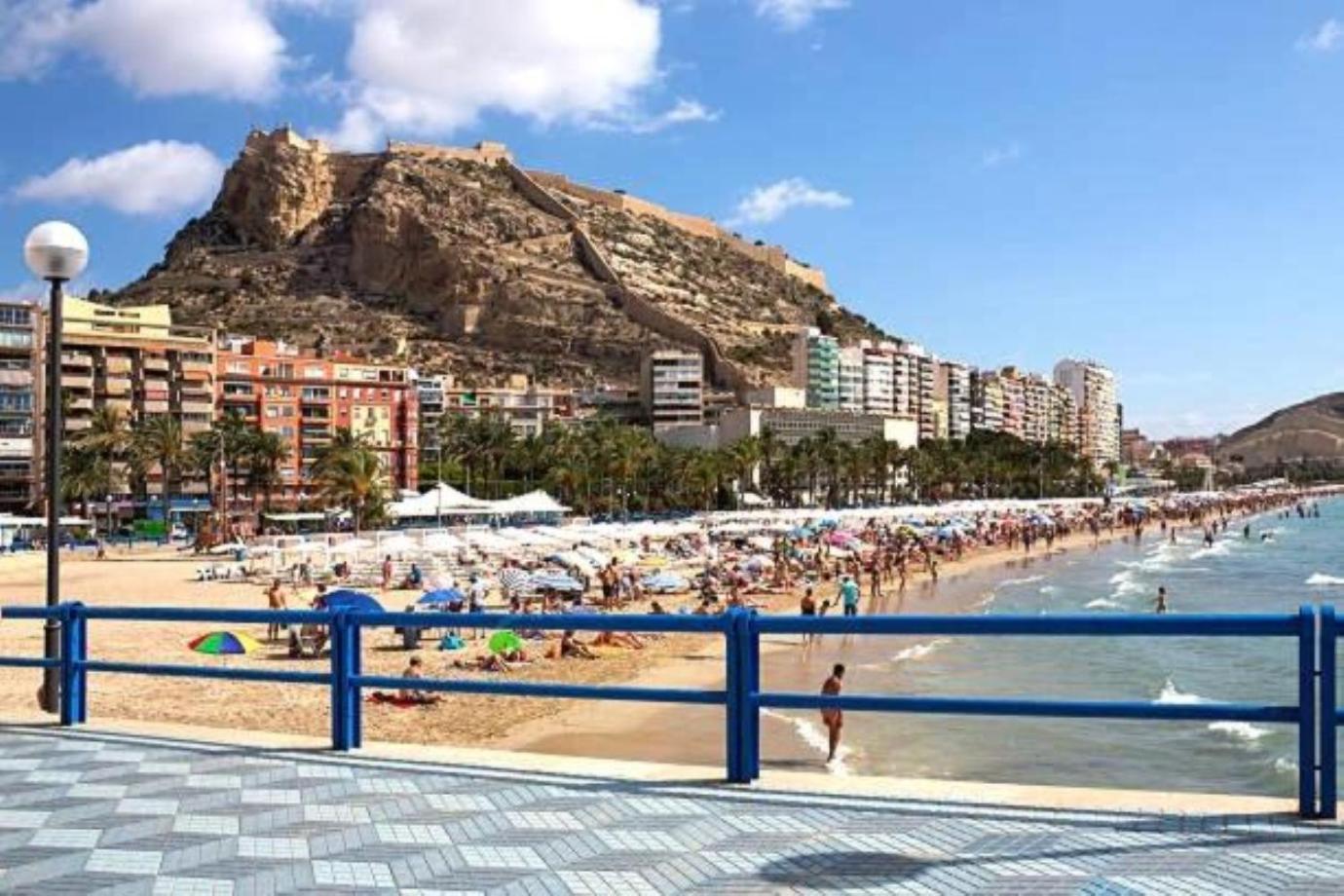 Apartment Modern In Center Alicante