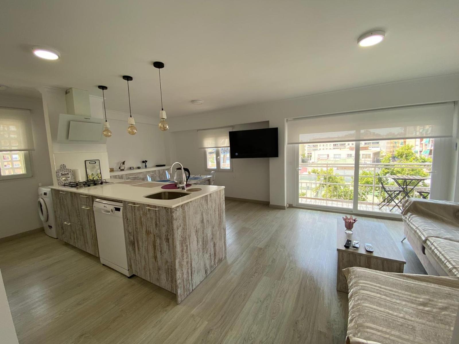 Acogedor Y Reformado Apartamento, Alicante. Huoneisto Alicante