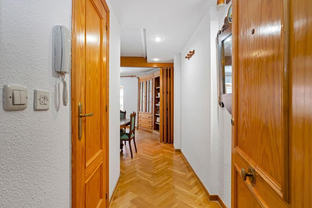 Apartamento Comfy At Old Town Plaza With Ac Alicante
