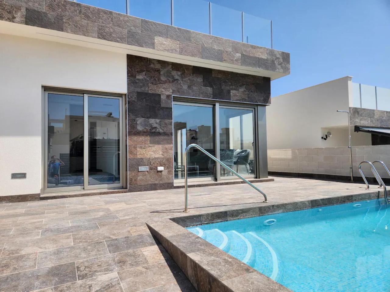 Fee4me Villa, Pool, Roofterrace & Relax Villa