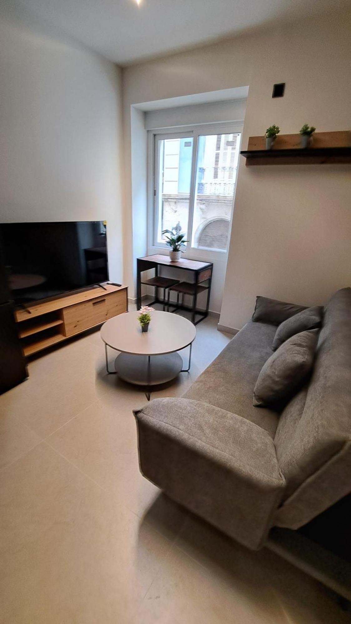 Apartamento Historic Seaside Elegance *
