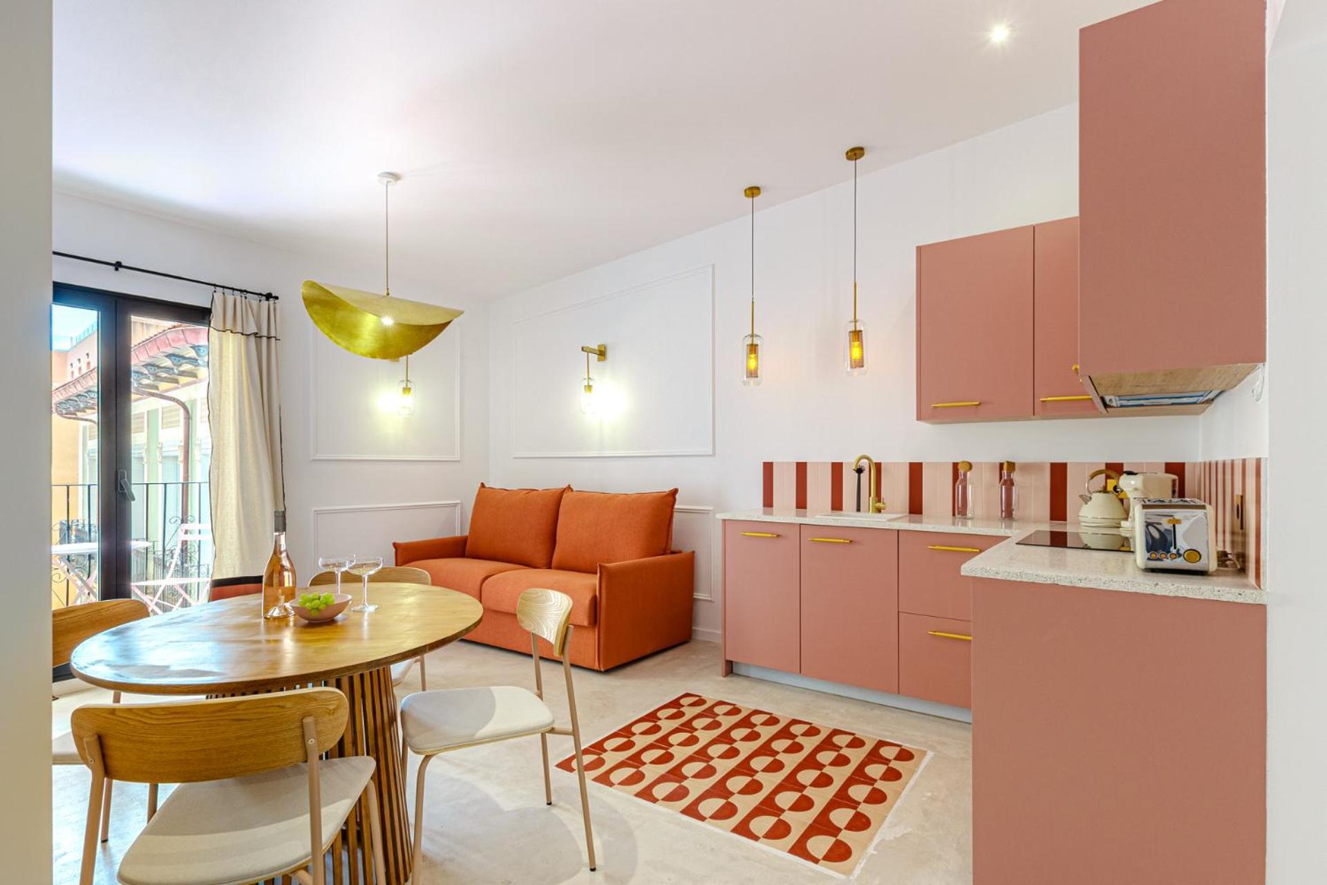 Apartment With Exceptional Charm In Historic Center Of