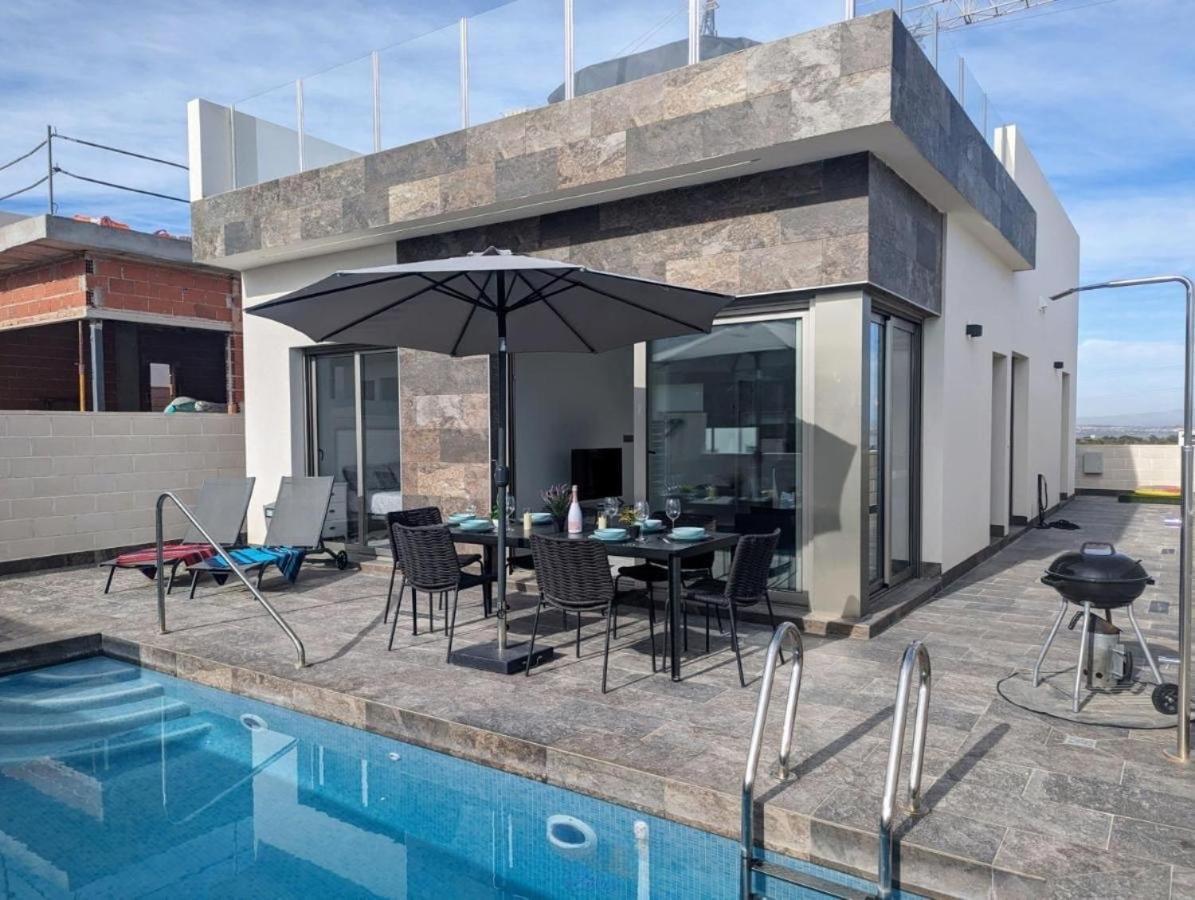Villa Fee4me Villa, Pool, Roofterrace & Relax