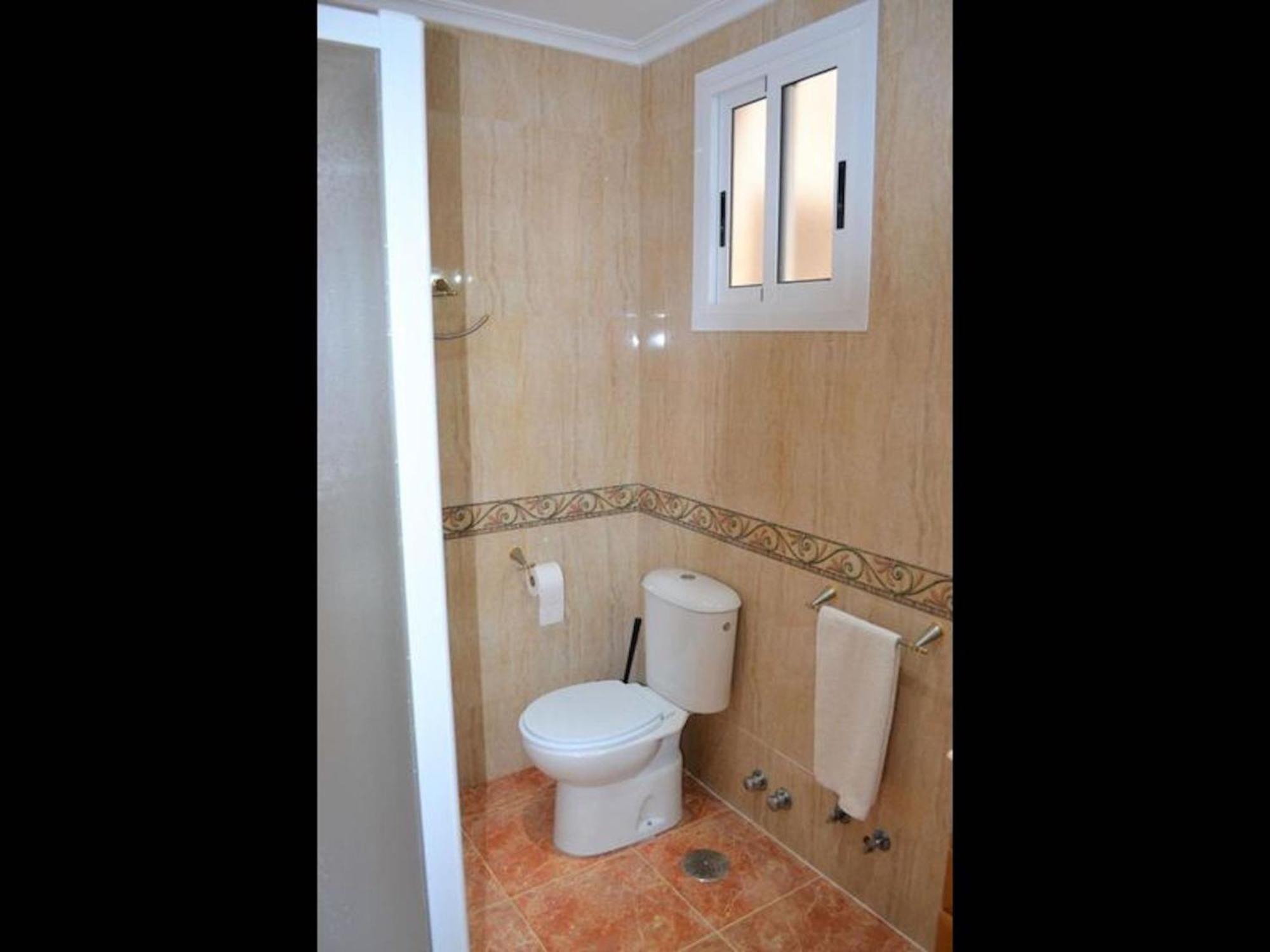 1 Bedroom And Modern Ideal For The And Centre *