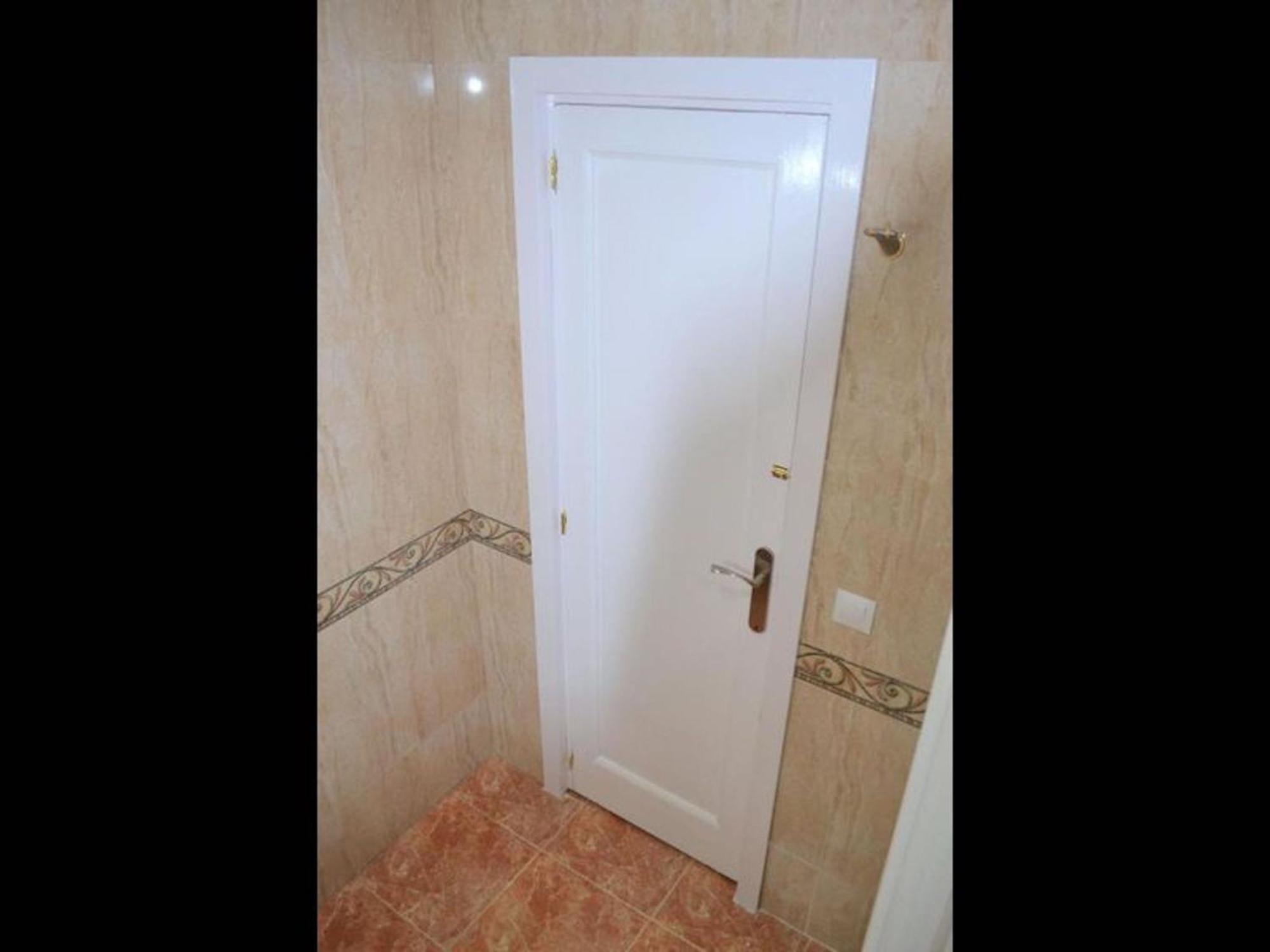 1 Bedroom And Modern Ideal For The And Centre *