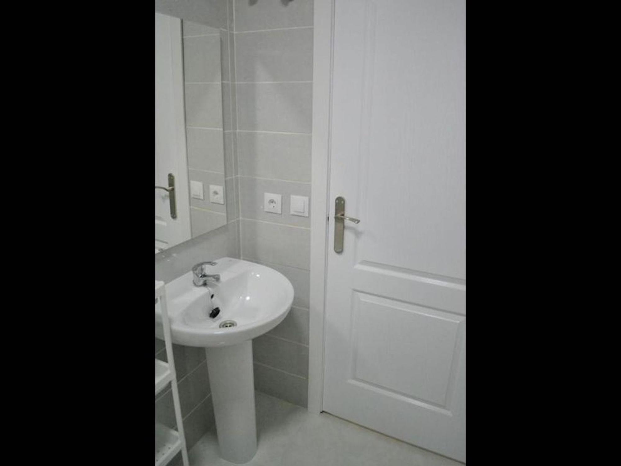 1 Bedroom With Gallery Balcony Free Netflix, Air Conditioning *