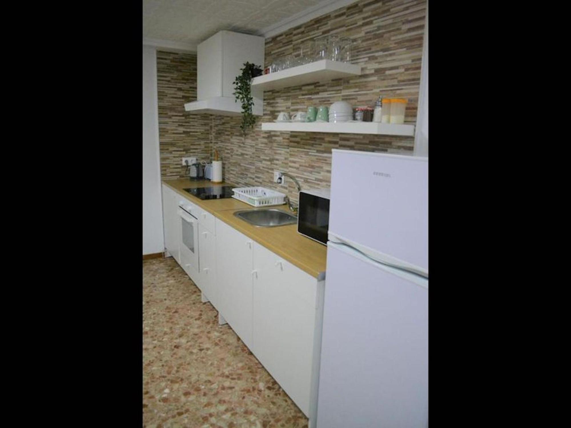 1 Bedroom With Gallery Balcony Free Netflix, Air Conditioning Apartment *