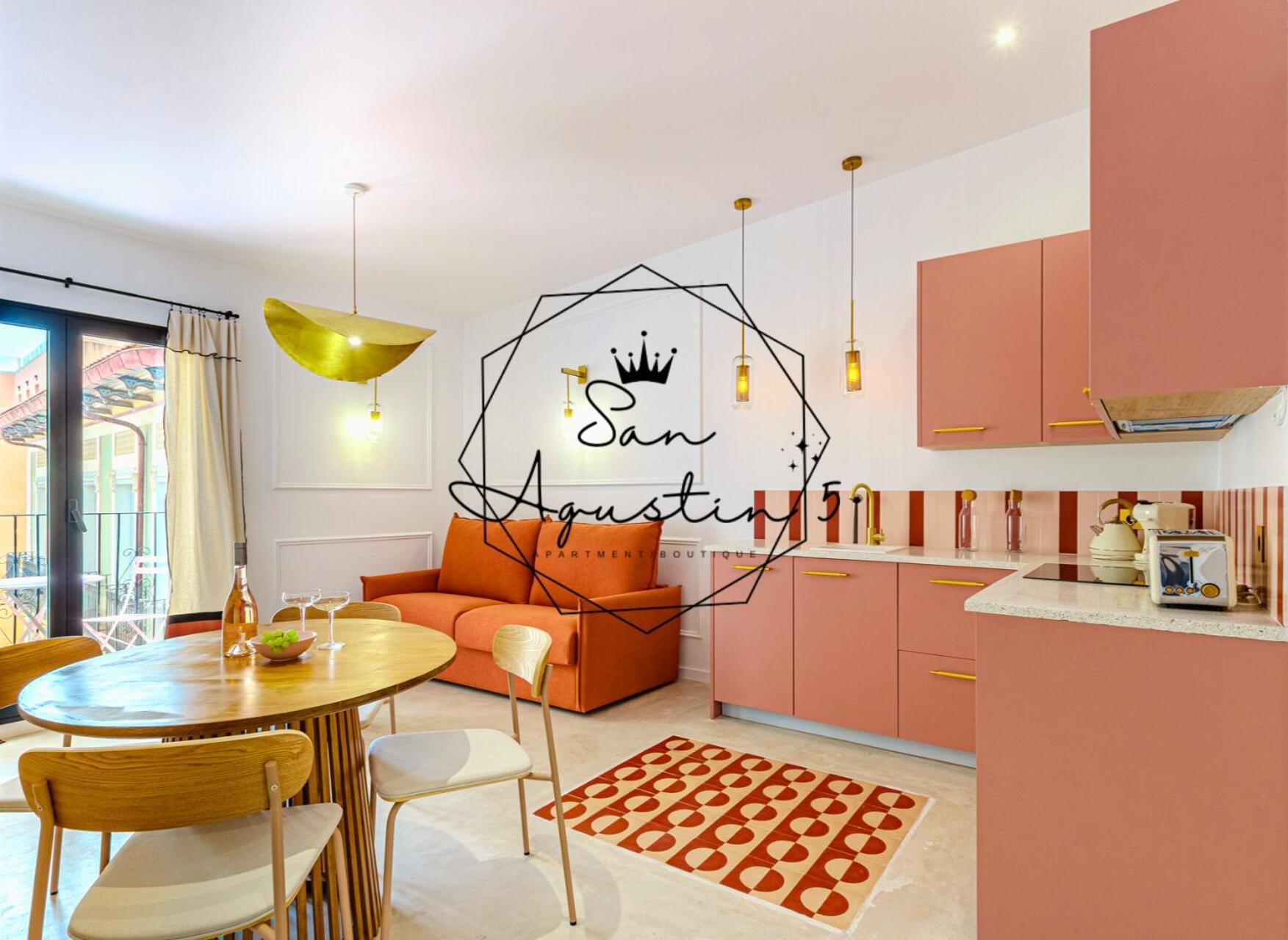 Apartment With Exceptional Charm In Historic Center Of Alicante