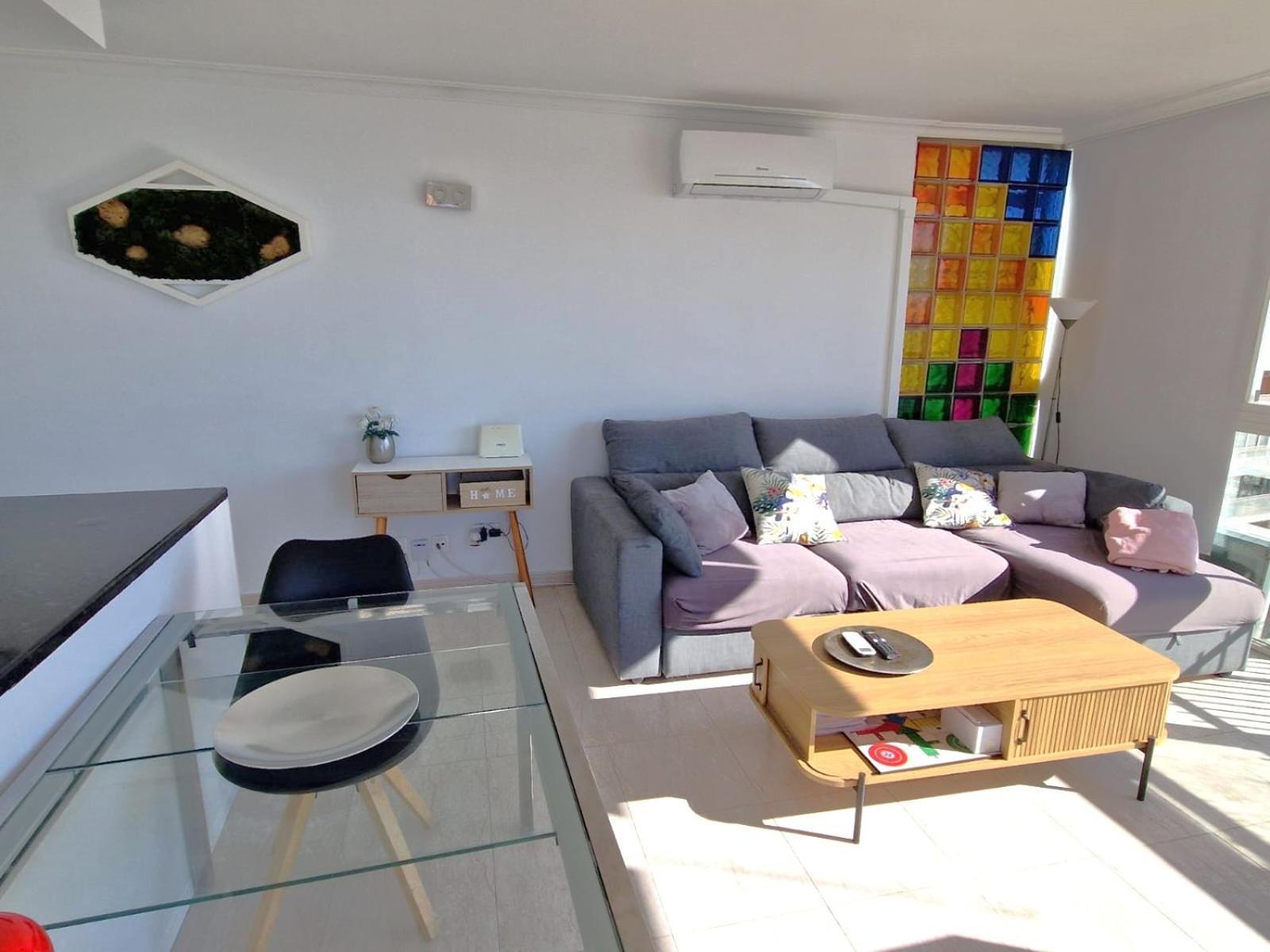 Vistas Al Mar. Gran Salon. Playa A 1 Minuto. Wifi Apartment