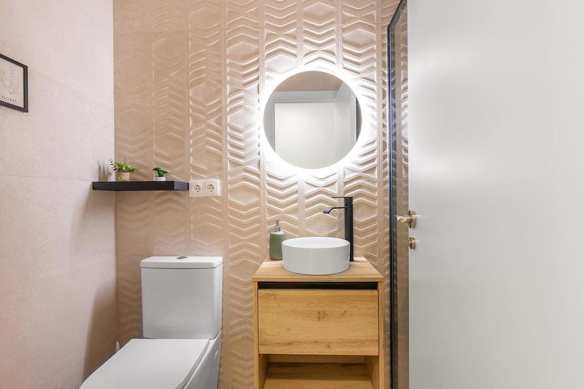 Serene Urban Retreat With Ac And Wifi Apartment