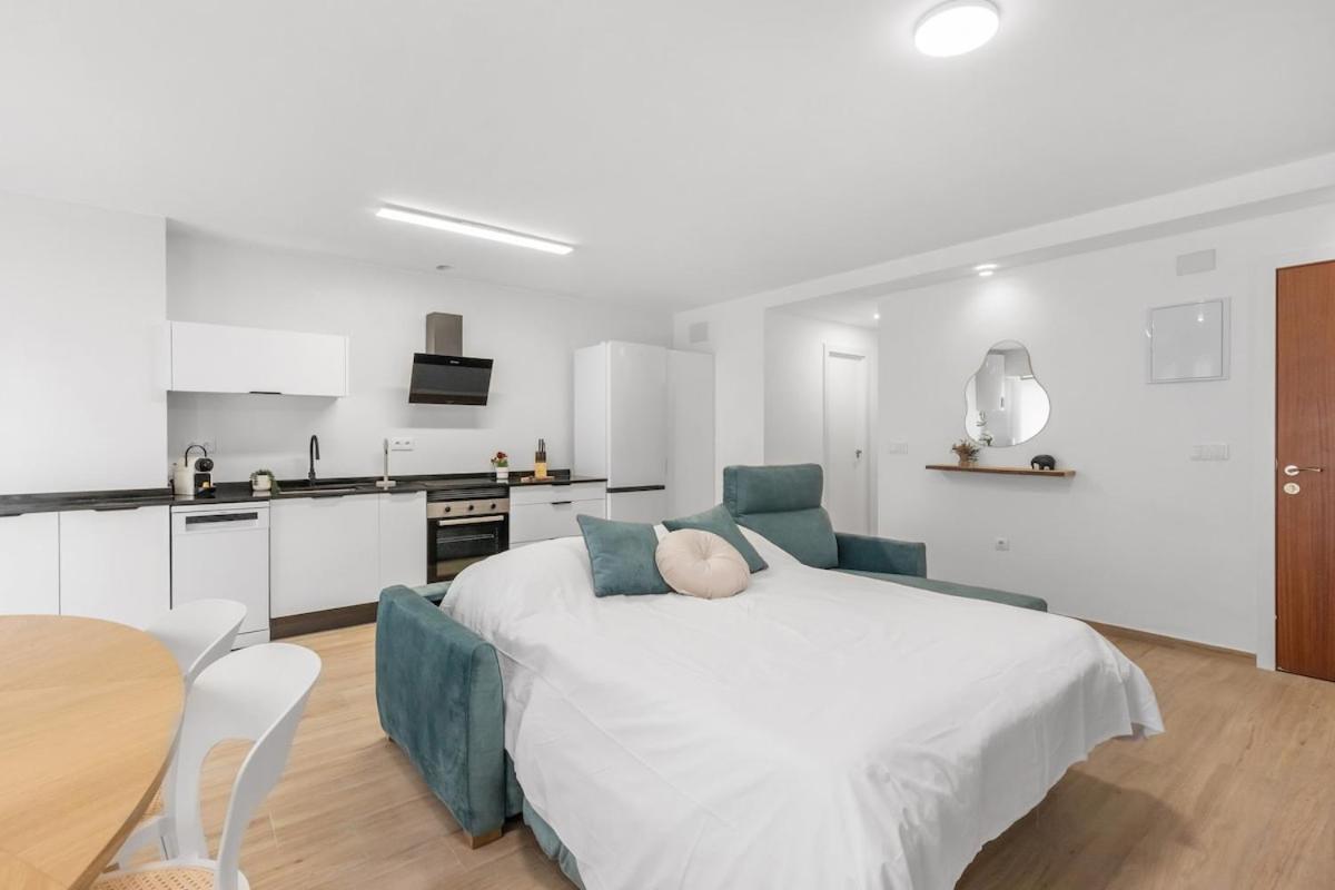 Serene Urban Retreat With Ac And Wifi Apartment