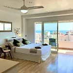 City Centre Sea View Apartment