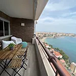 Apartamento Con Terraza Y Vistas Al Mar. Urb Monte Y Mar