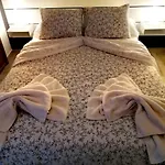Apartamento Con Terraza Y Vistas Al Mar. Urb Monte Y Mar