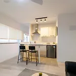 Modern,Cozy And Centric Apartment Next To Beach